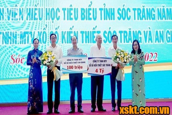 Công ty XSKT Sóc Trăng trao học bổng cho 523 học sinh, sinh viên hiếu học 