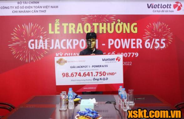 Vietlott trao thưởng cho khách hàng Cần Thơ trúng giải Jackpot 1 hơn 98 tỷ đồng