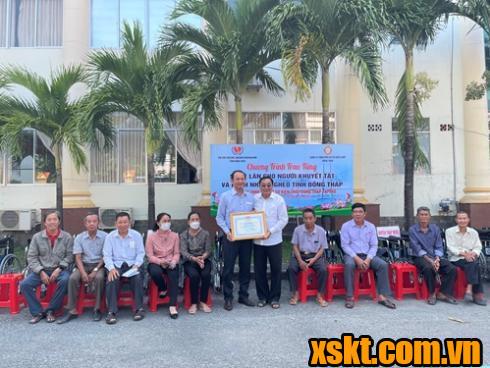 XSKT Đồng Tháp trao tặng 55 xe lăn cho người khuyết tật và bệnh nhân nghèo